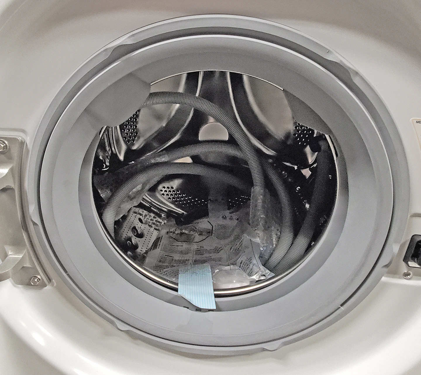LG DLHC1455W and WM1455HWA 24" Ventless Washer and Dryer - Image 4