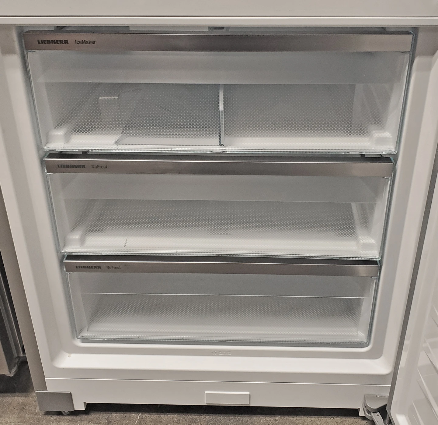 Liebherr SCB7760IM 30" Freestanding/Semi Built-In Bottom Mount Refrigerator - Image 3