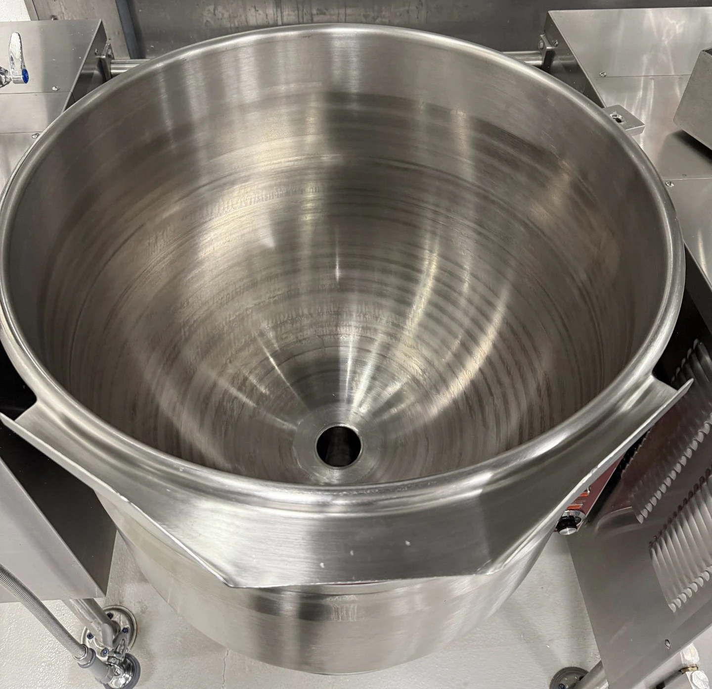 Crown Middleby ELTM-40 Electric Tilting Kettle/Mixer 40 Gallon - Image 7