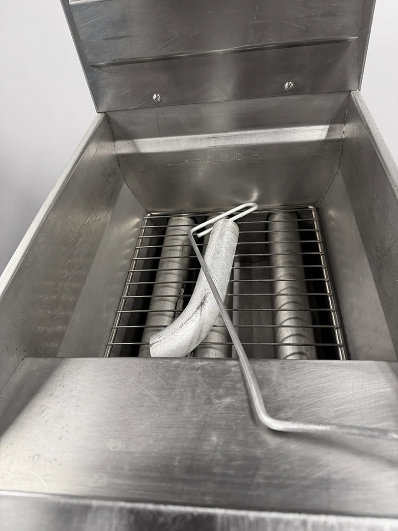 Pitco SGC Natural Gas 35lb Countertop Fryer with Millivolt Controls 60,000 BTU "A" - Image 3