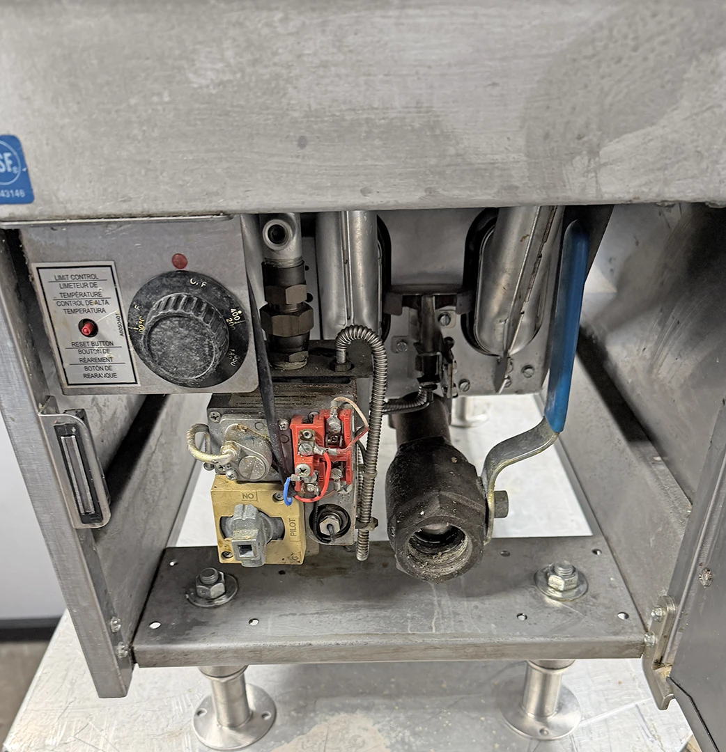 Pitco SGC Natural Gas 35lb Countertop Fryer with Millivolt Controls 60,000 BTU "A" - Image 4