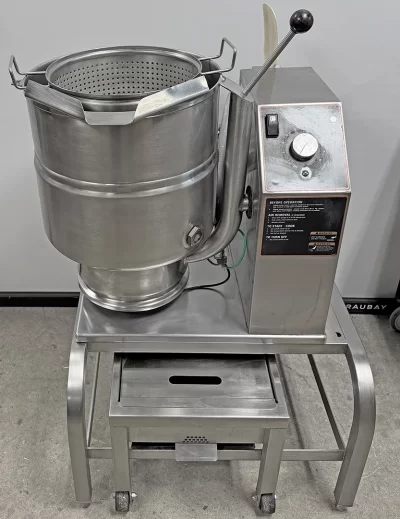 Groen Model TDB-40 40 QT /10 Gallon Electric Steam Tilting Kettle 208V