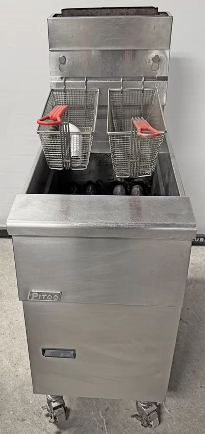 Pitco SG14-S Natural Gas 40-50 lb. Stainless Steel Floor Fryer - 110,000 BTU