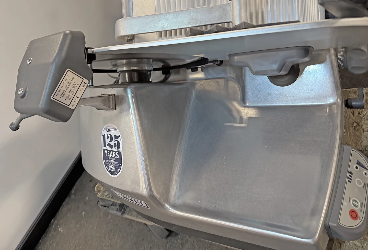Hobart HS7-N Automatic Meat & Cheese Slicer w/ 13" Blade - Belt Driven, 1/2 hp - Image 3