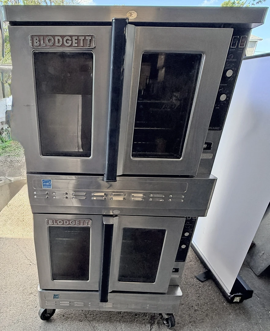 Blodgett Zephaire 240G Natural Gas Double Deck Standard Depth Convection Oven with Casters