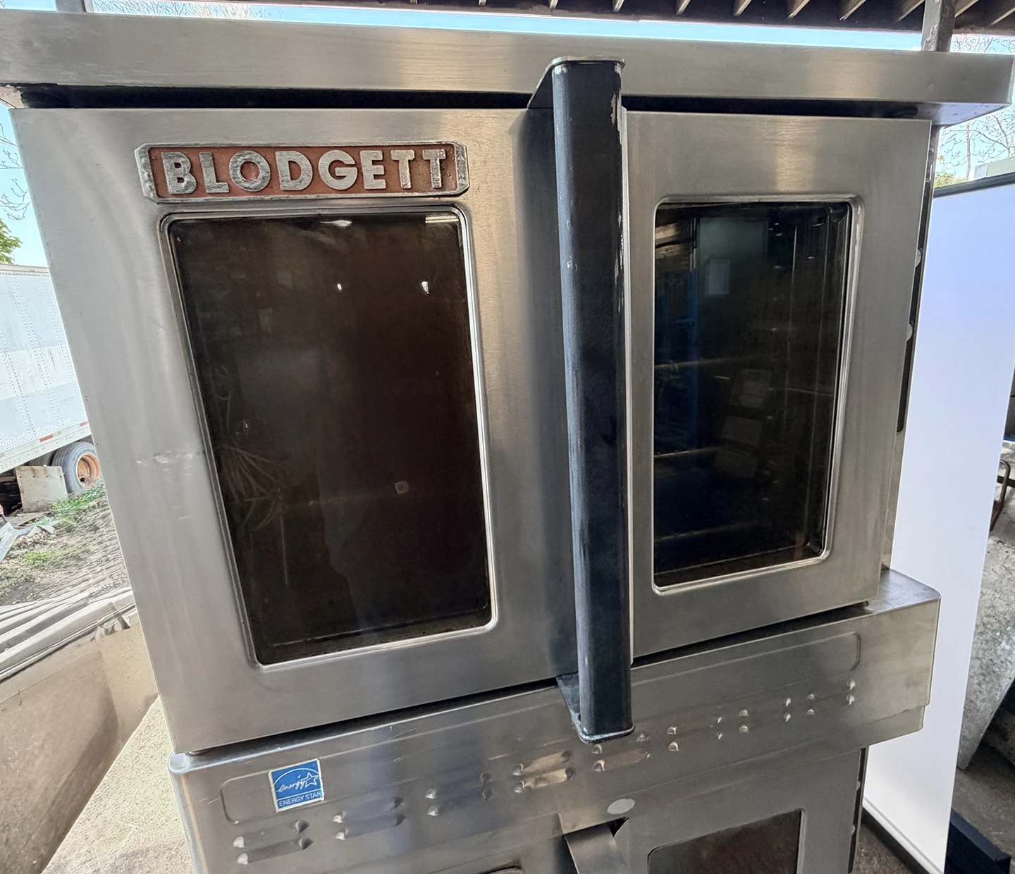Blodgett Zephaire 240G Natural Gas Double Deck Standard Depth Convection Oven with Casters - Image 6