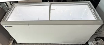 Master-Bilt MSF-71AN COLDIN-3 20 Cubic Ft Flat Glass Top Display Ice Cream Novelty Freezer
