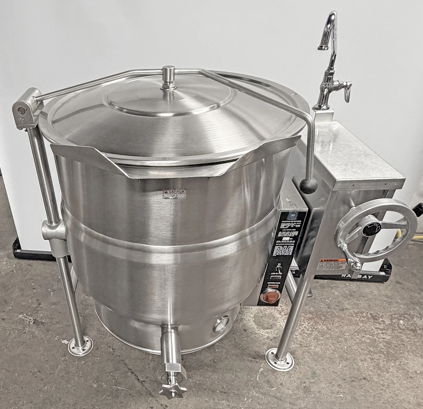 Market Forge FT-40LE 40 Gallon Electric Steam Tilting Kettle Floor Model 208V 3Ph
