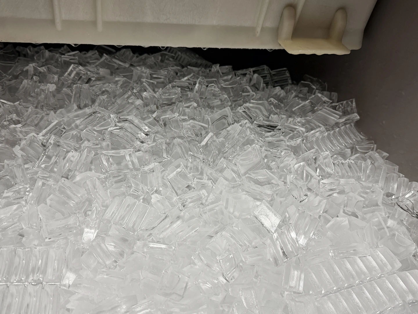 Manitowoc Ice QY-0324A 22" Q-Series Half Cube Ice Machine Head 320 lb 22" S320 Ice Bin - Image 4