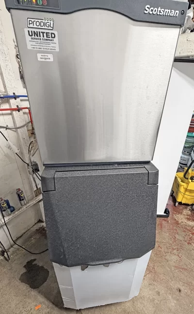 Scotsman C0322SA-1B 356lb Prodigy 22" Ice Machine Small Cube & B305 305lb Ice Bin