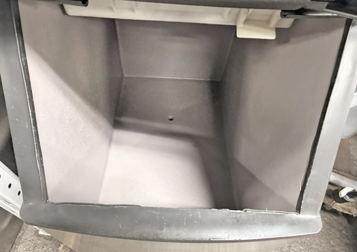 Manitowoc Ice QY-0324A 22" Q-Series Half Cube Ice Machine Head 320 lb 22" S320 Ice Bin - Image 5