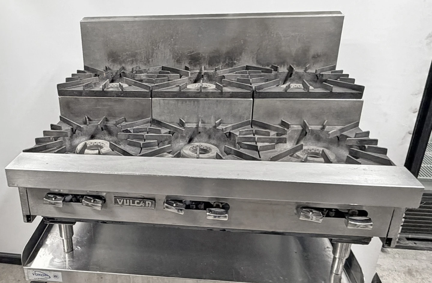 Vulcan VHP636U Achiever 36" Countertop 6 Burner Step-Up Gas Hotplate Natural Gas