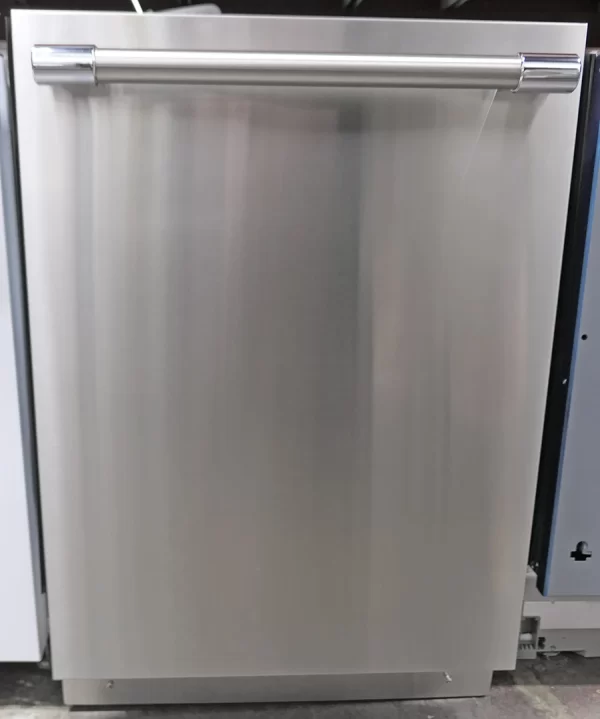 Thermador Sapphire Series DWHD760CFP 24" Fully Integrated Built-In Smart Dishwasher