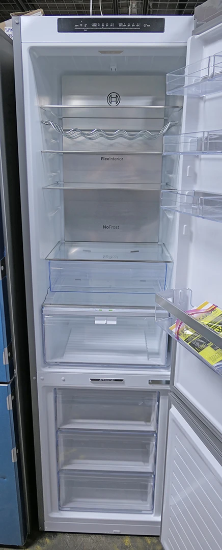 Bosch 500 Series B24CB50ESS 24" Counter Depth Freestanding Bottom Freezer Smart Refrigerator - Image 2