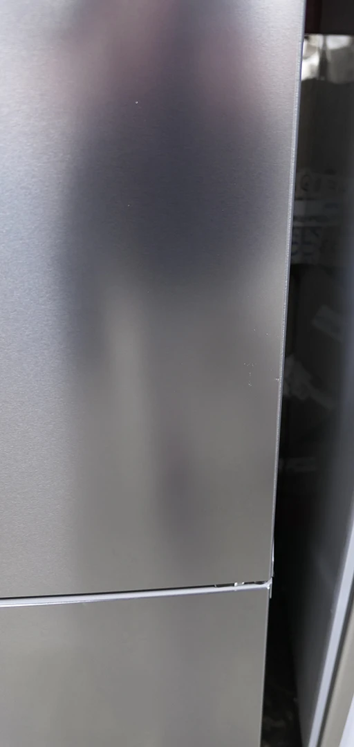 Bosch 500 Series B24CB50ESS 24" Counter Depth Freestanding Bottom Freezer Smart Refrigerator - Image 4