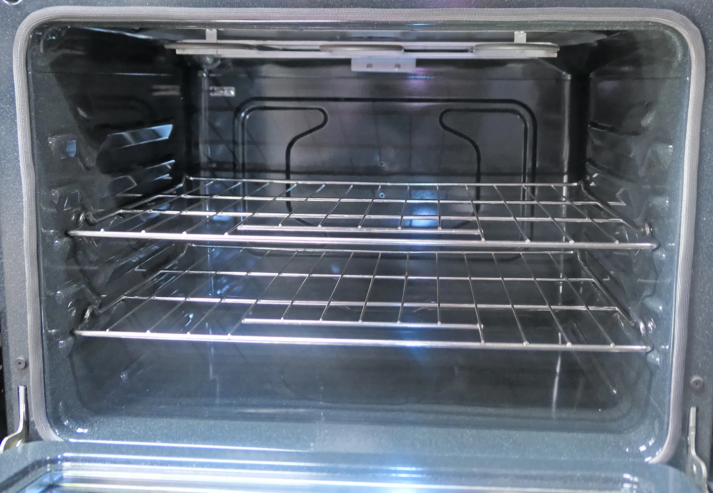 Frigidaire FFEW3025PB 30" Single Electric Wall Oven Black - Image 2