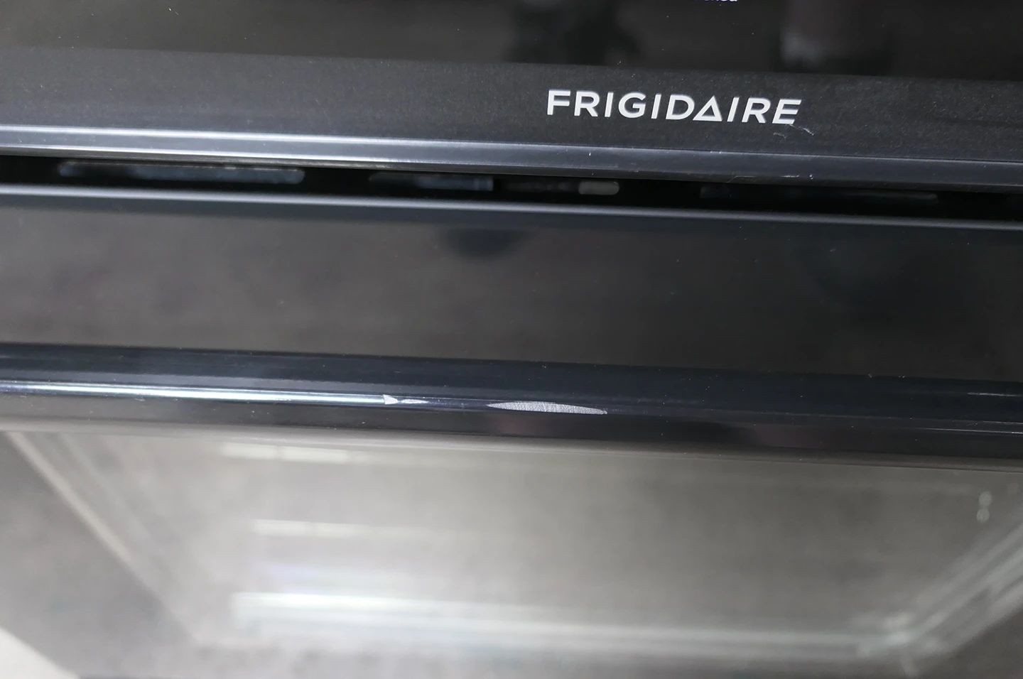 Frigidaire FFEW3025PB 30" Single Electric Wall Oven Black - Image 4