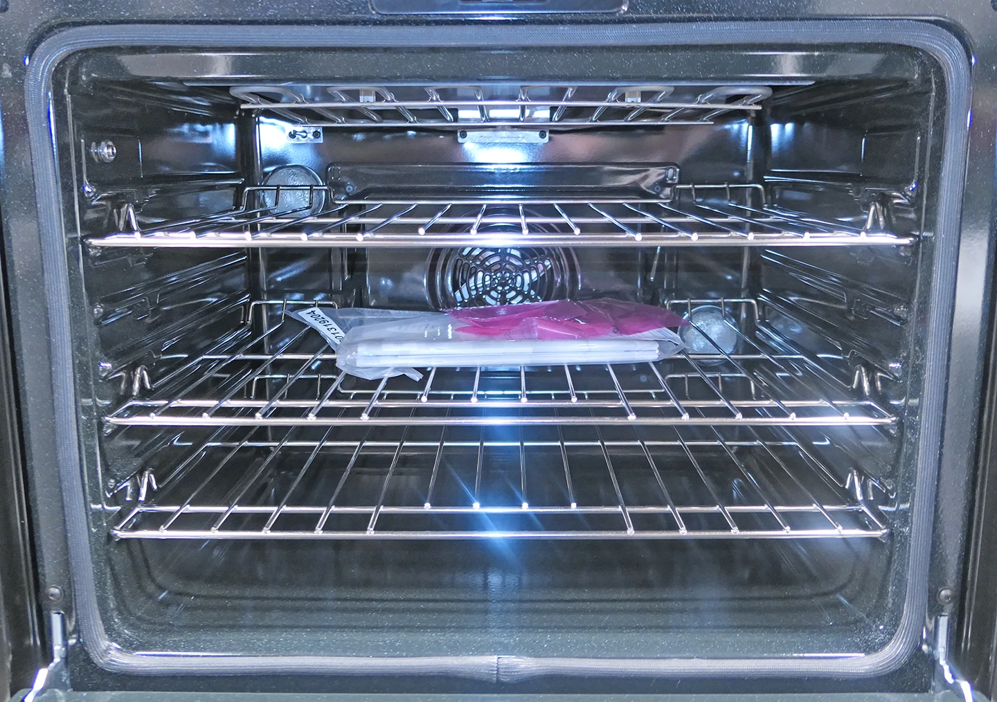 Bosch 800 Series HBL8651UC 30" Double Electric Wall Oven - Image 2