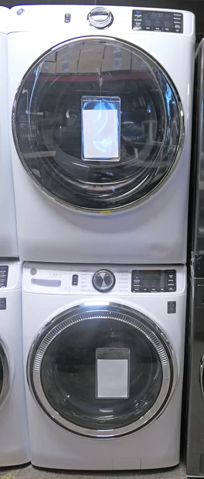 GE GFD65GSSVWW and GFW550SSNWW 28" Smart Gas Dryer and Washer Set