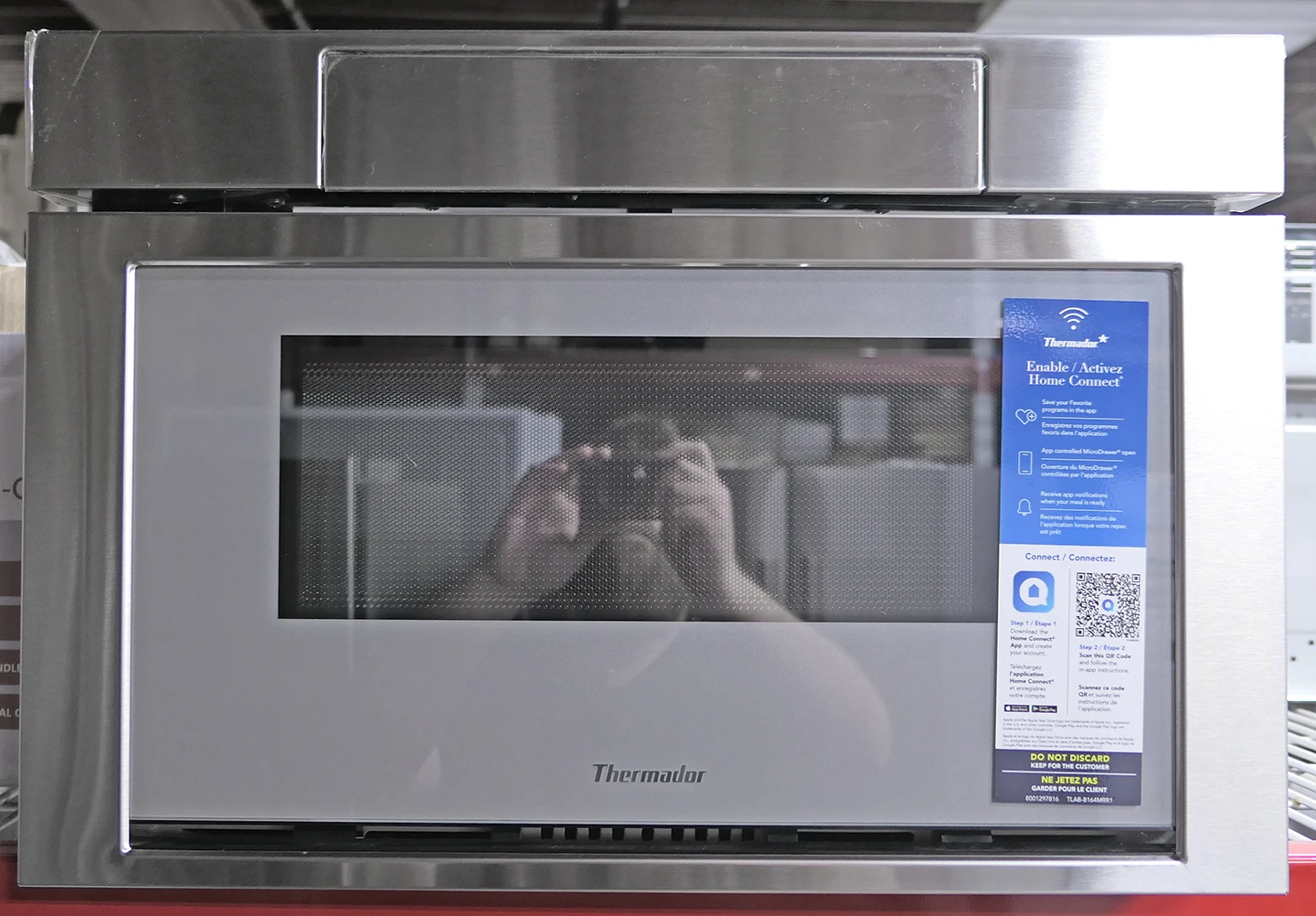 Thermador Masterpiece Professional MD24BS 24" Smart Microwave Drawer