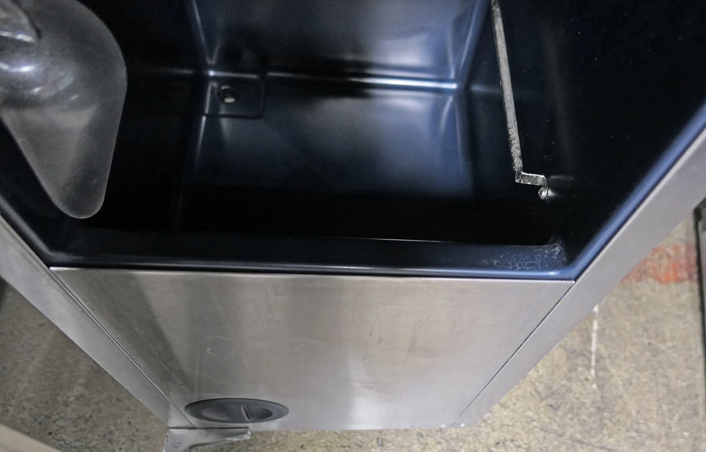 Sapphire SIIM15PSS 15" Built-In Undercounter Gourmet Cube Ice Maker - Image 3