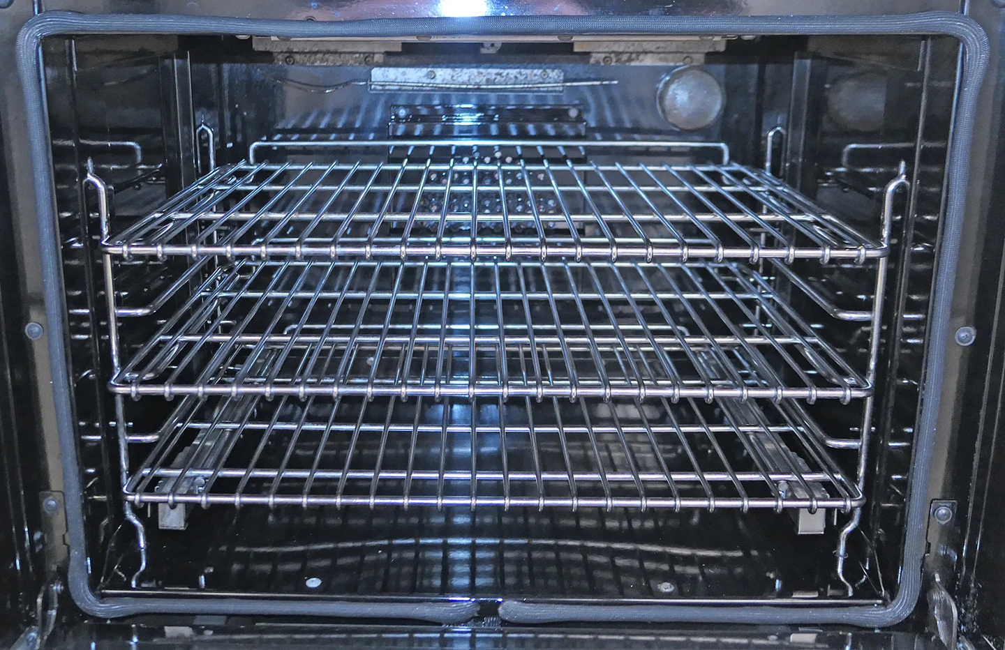 Wolf GR304 30" Pro-Style Freestanding Gas Range Stainless Steel - Image 3