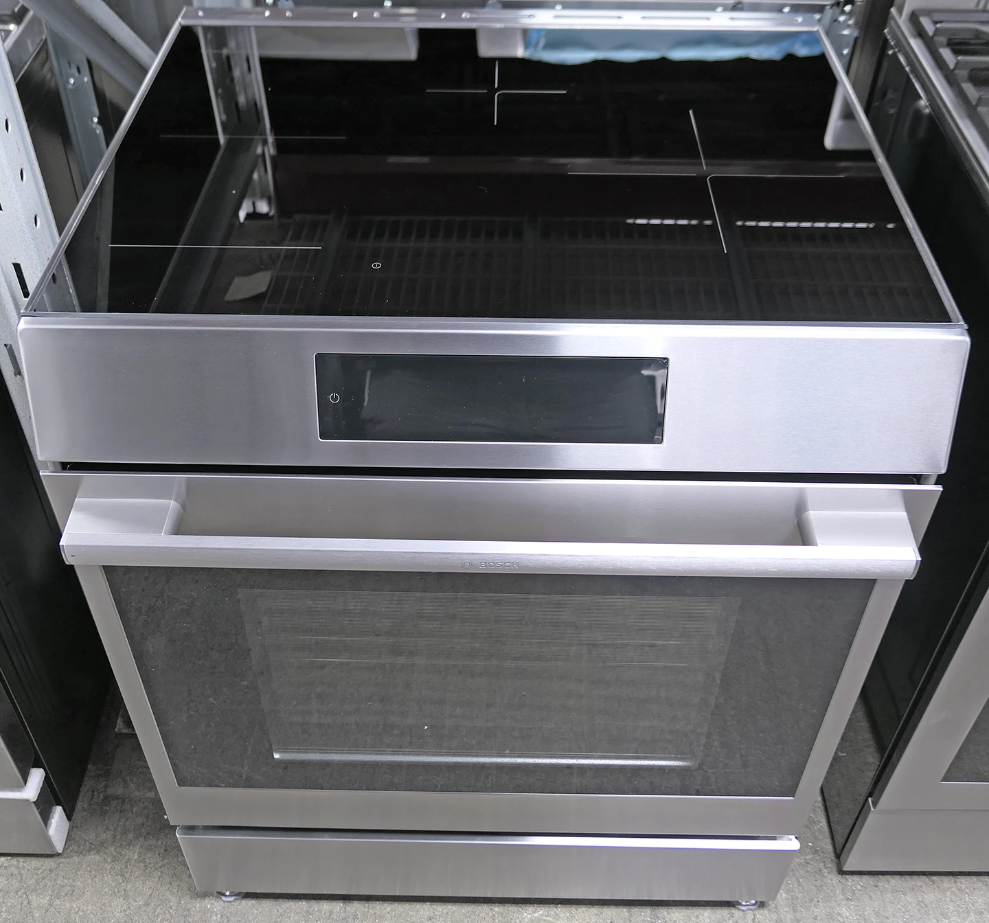 Bosch 500 Series HIF5050MU 30" Induction Slide-In Range
