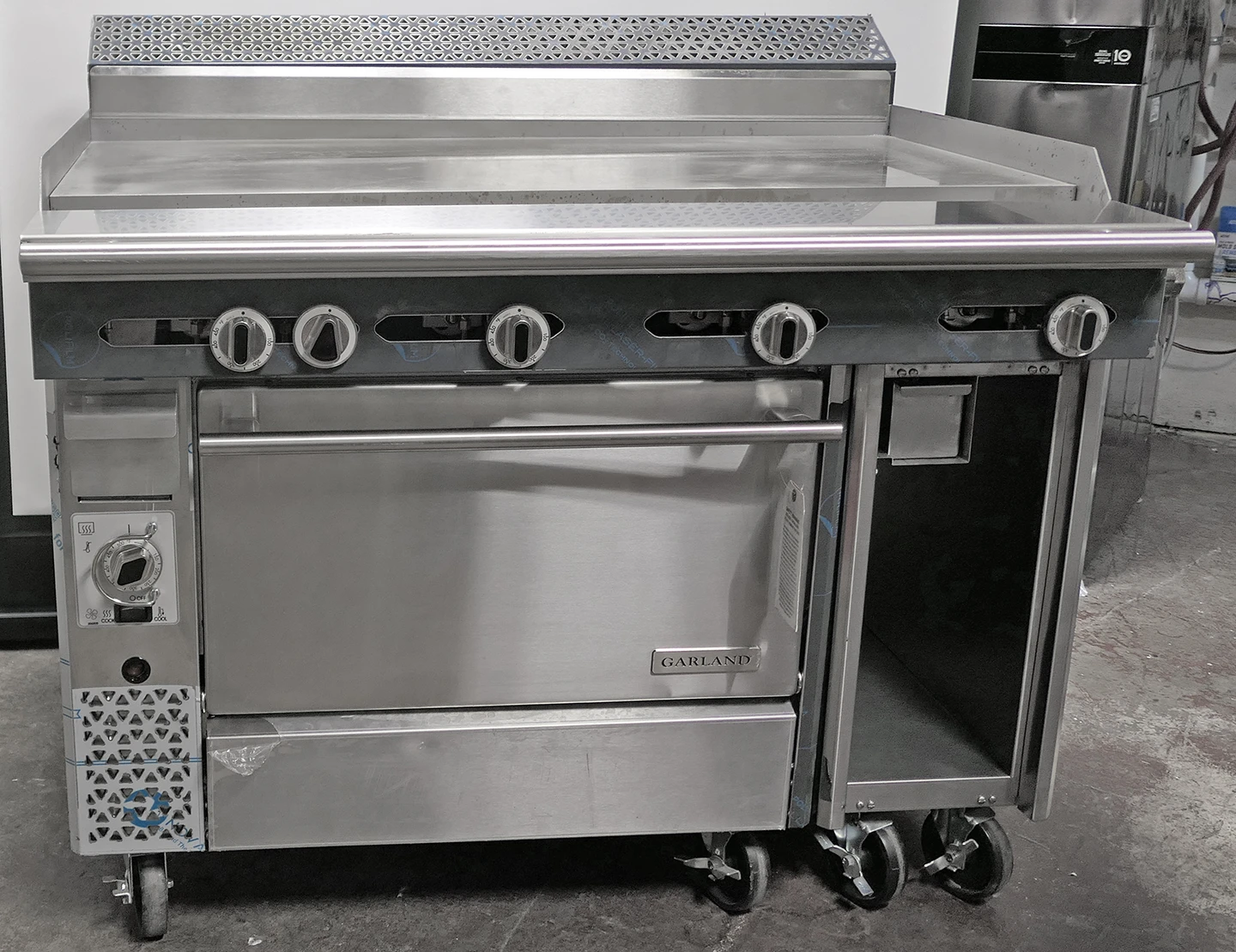 Garland C48-1-1C 48" Gas Range w/ Griddle Convection Oven and Storage Base - Image 11