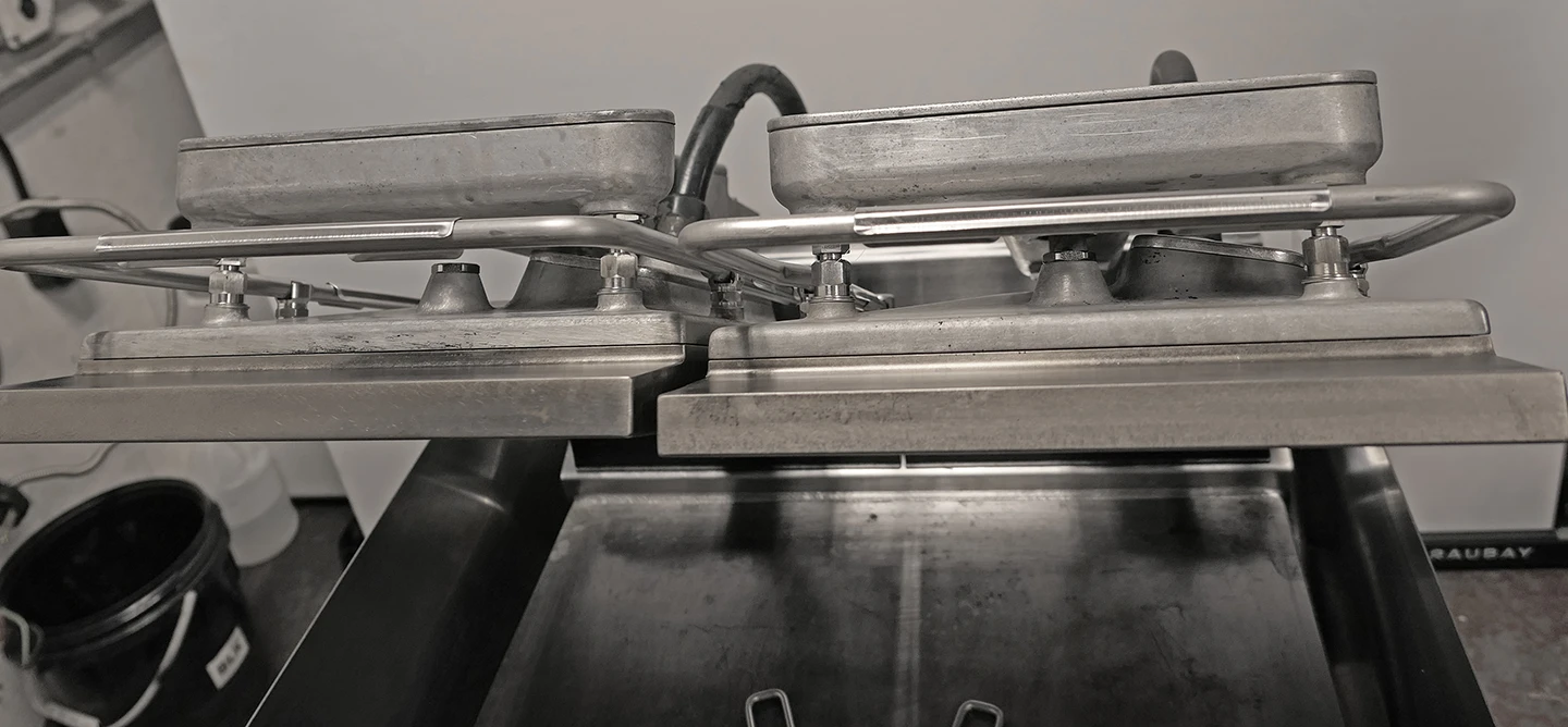 Garland XPress XPE24 Commercial Electric Clamshell Griddle 208/240V 3 Phase - Image 10