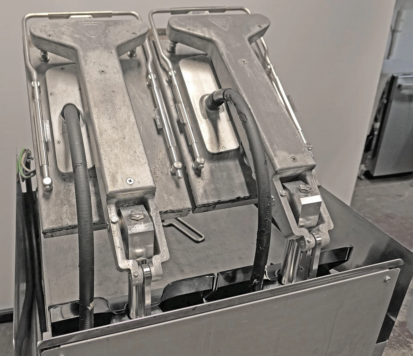 Garland XPress XPE24 Commercial Electric Clamshell Griddle 208/240V 3 Phase - Image 12