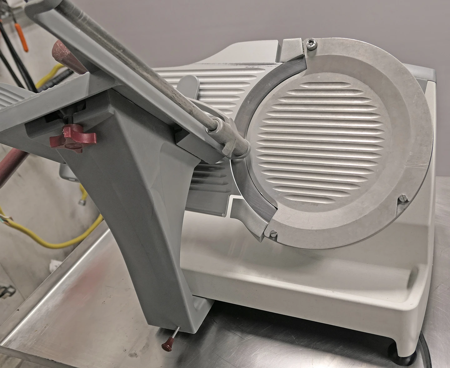 Berkel X13AE 13" 1/2 HP Professional Series Automatic or Manual Slicer - Image 9