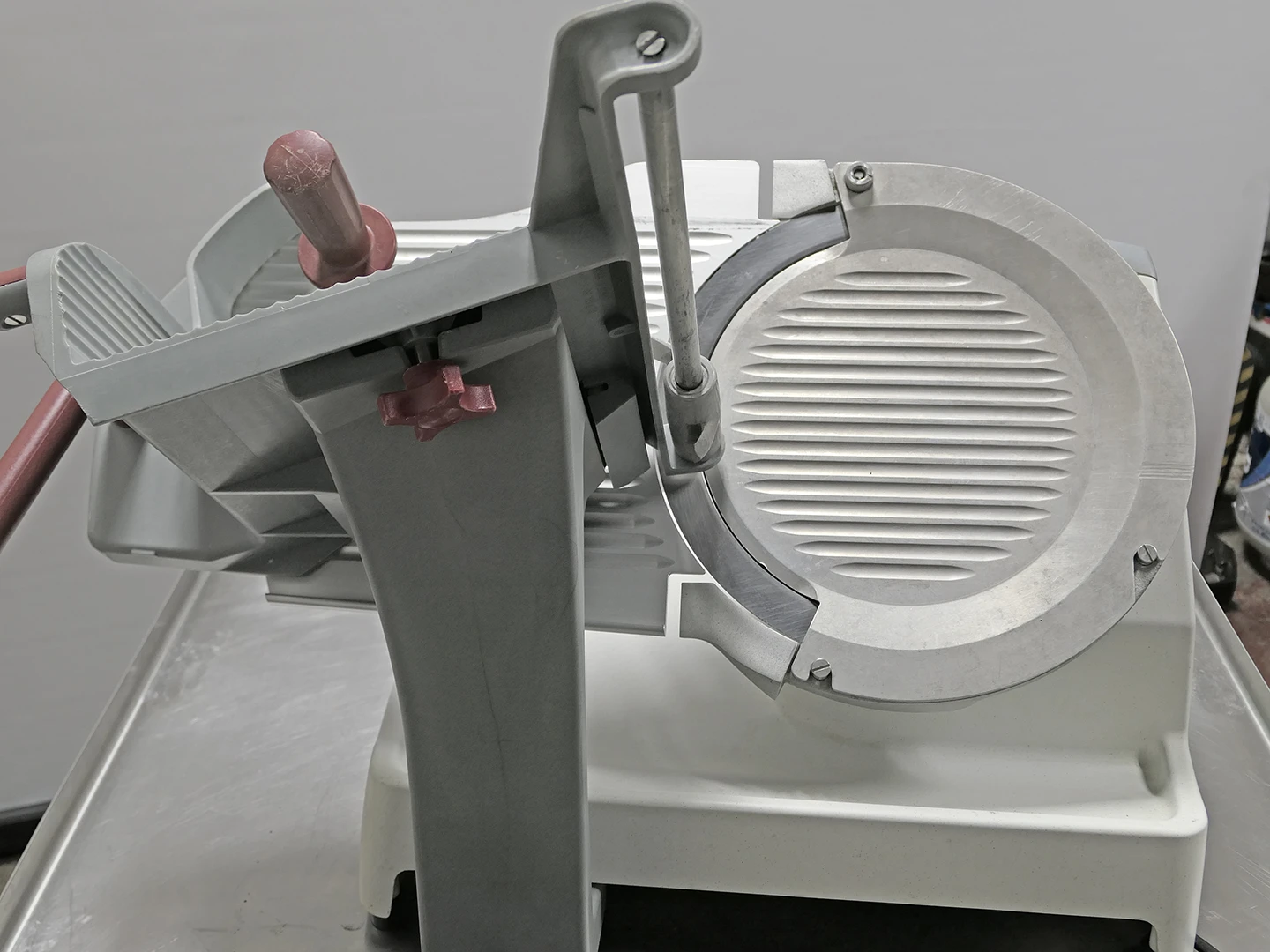 Berkel X13AE 13" 1/2 HP Professional Series Automatic or Manual Slicer - Image 12