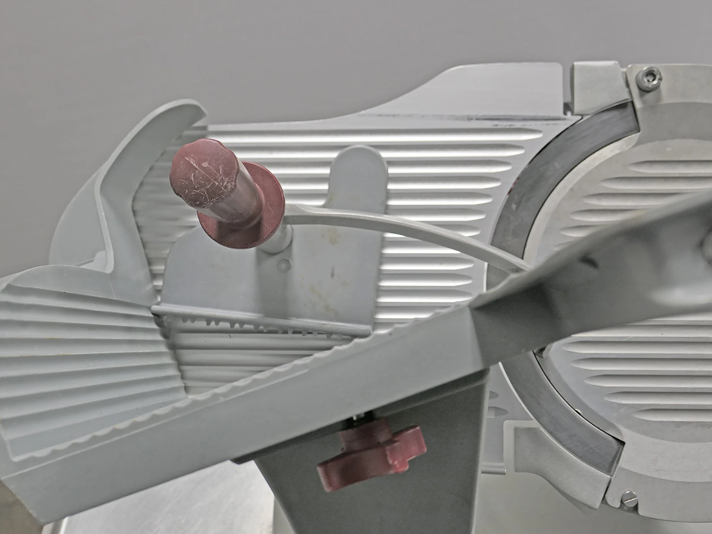 Berkel X13AE 13" 1/2 HP Professional Series Automatic or Manual Slicer - Image 13