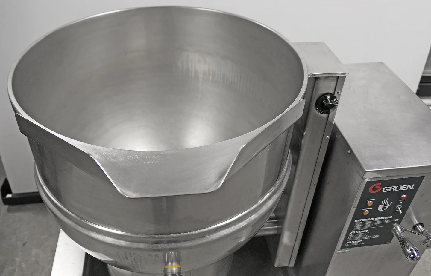 Groen DHT-1/40 gal Steam Kettle - Manual Tilt, 2/3 Jacket, Natural Gas - Image 4
