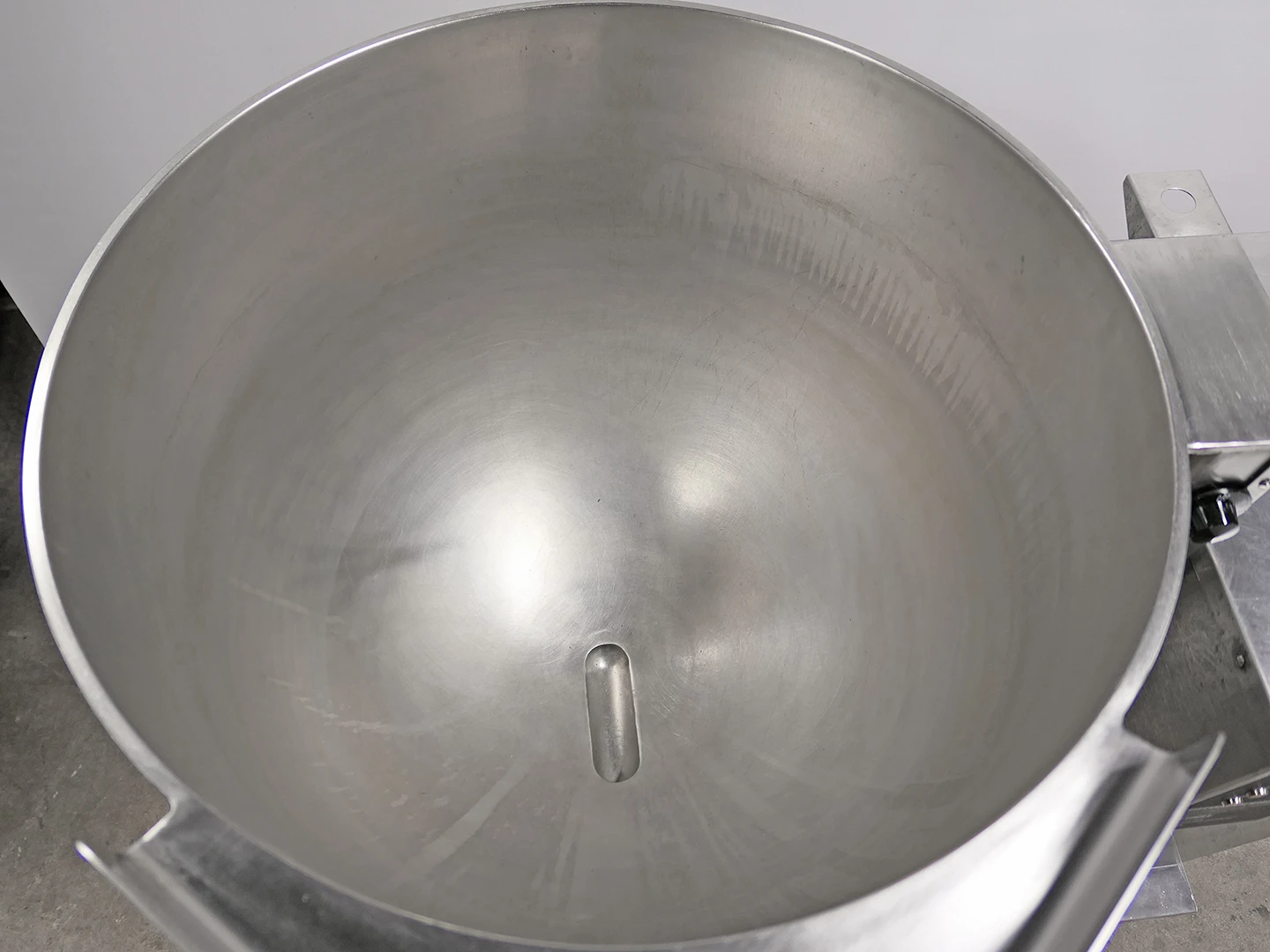 Groen DHT-1/40 gal Steam Kettle - Manual Tilt, 2/3 Jacket, Natural Gas - Image 5