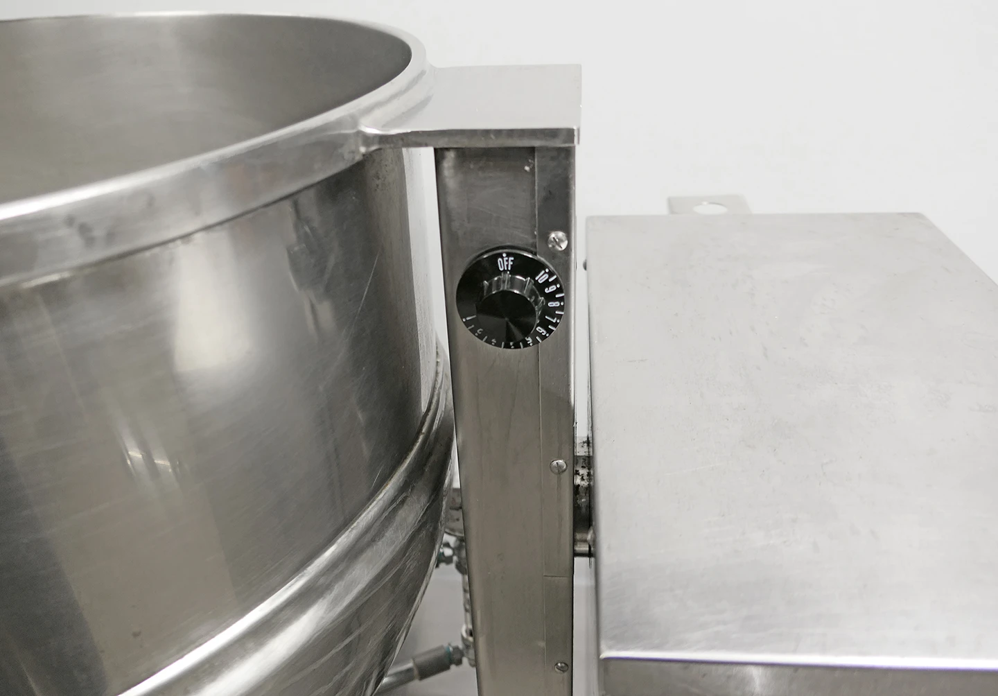 Groen DHT-1/40 gal Steam Kettle - Manual Tilt, 2/3 Jacket, Natural Gas - Image 7