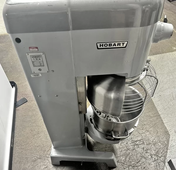 Hobart D340 40 Qt. Mixer 208V 3 PH 1.5 HP w/ Bowl, Whip & Paddle - Image 4