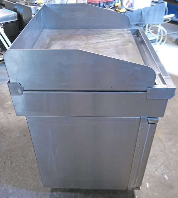 Lang RT30F-208VCF 30″ Electric Range with Griddle 3 phase - Image 4