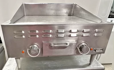 Wells G-13 24" 3/4" Steel Electric Countertop Griddle - 208v